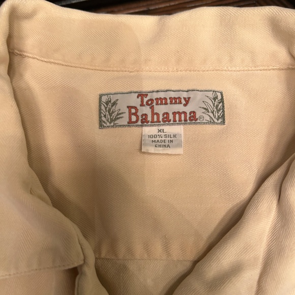 Tommy Bahama 100% Silk Mens Casual shirt Size XL - Picture 2 of 3